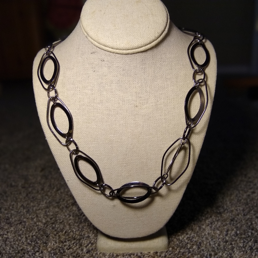 Black oval neclace